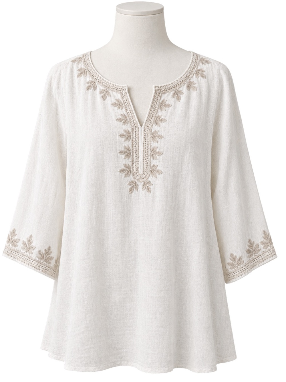 Solitaire white embroidered tunic top with 3/4 sleeves. Size: XL #boho #festival